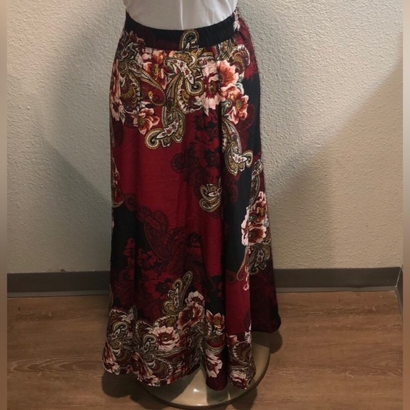 *NWT* C EST. 1946 Chic Paisley Maxi Skirt - Red and Black - Picture 8 of 9